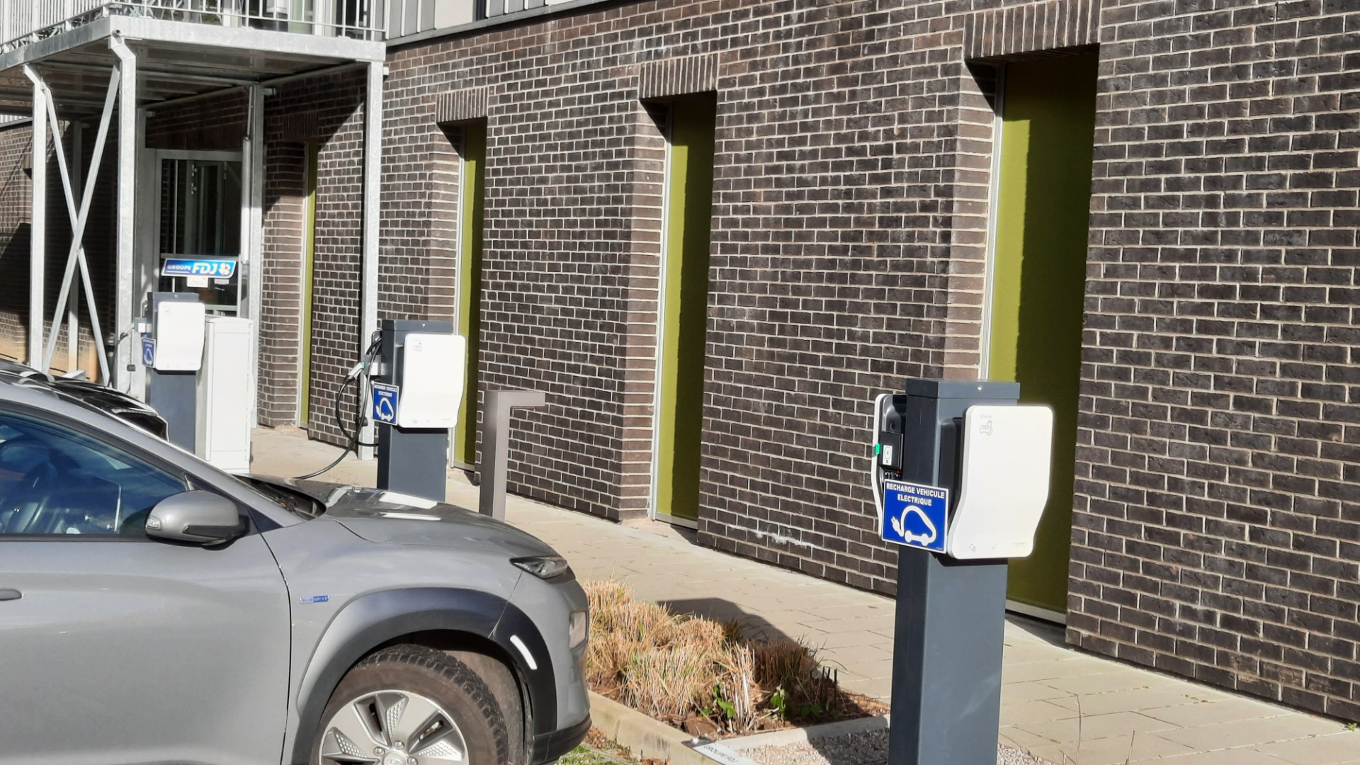 Borne de recharge pour véhicule électrique